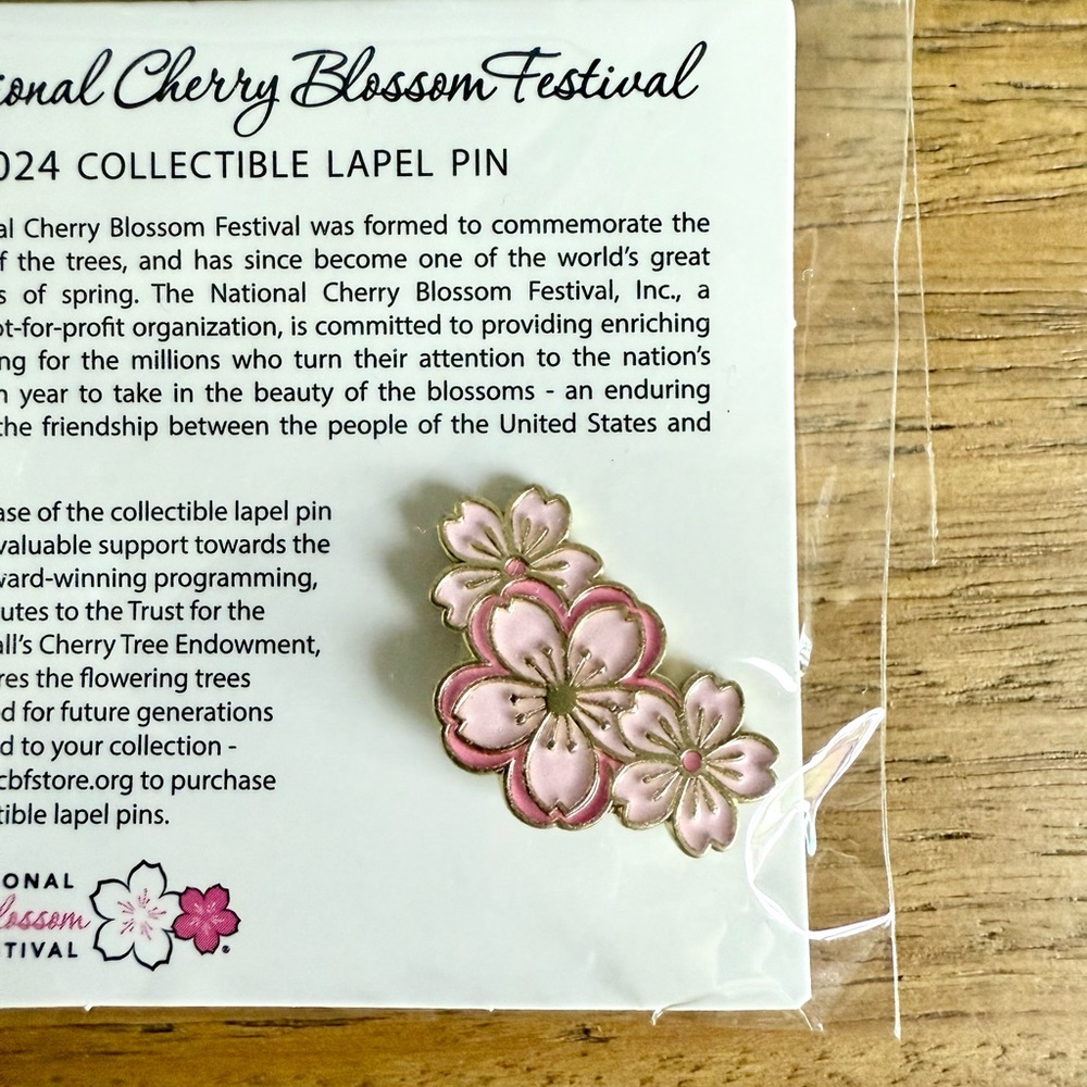 🌸 NWT 2024 Official National Cherry Blossom Festival Lapel Pin 🌸 - Picture 2 of 2